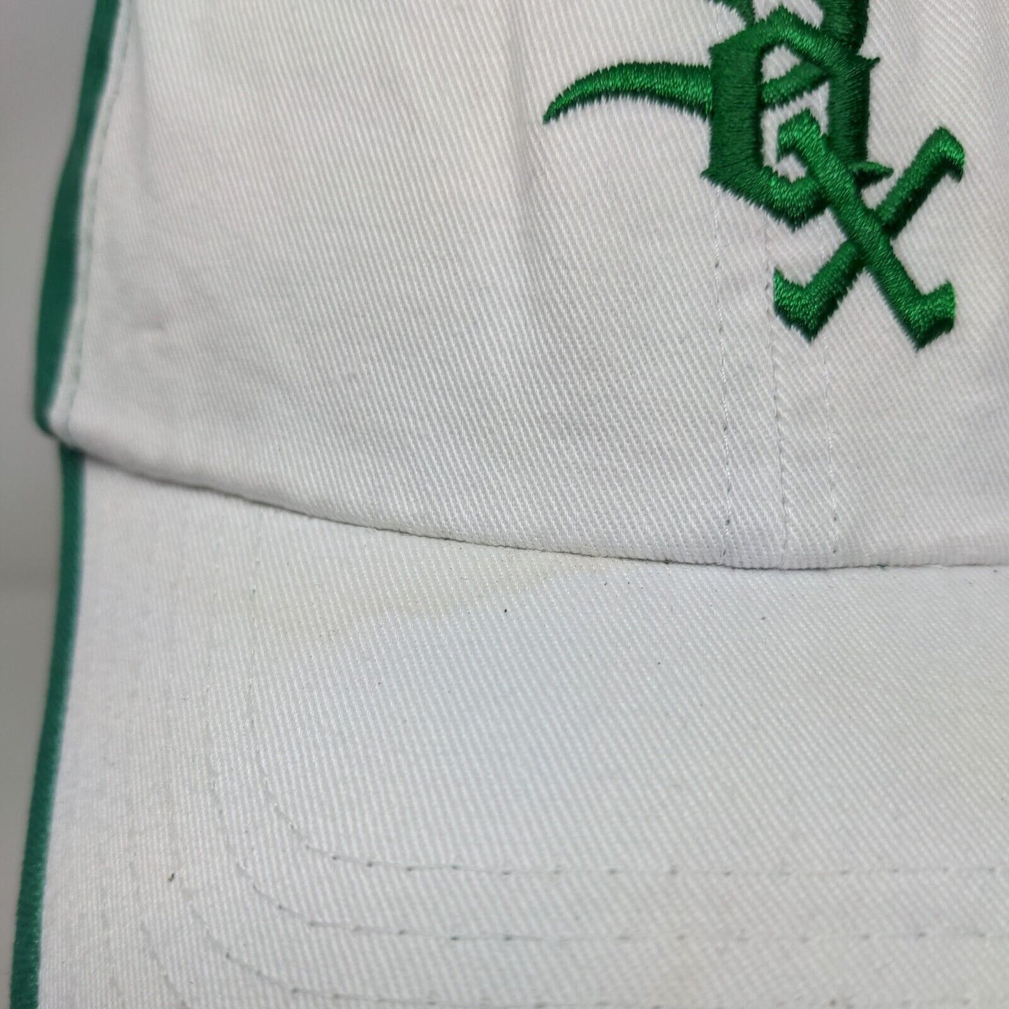 Chicago White Sox Strapback Hat White Green Embroidered Logo Kick 10 MLB ChiRish