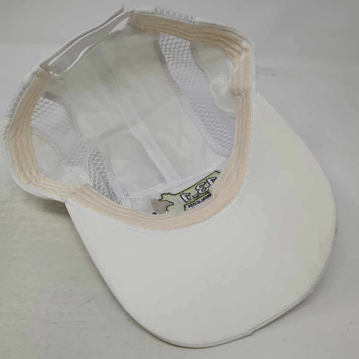White One Size Baseball Cap Hat 13.1 Finisher Massachusetts Yukanrun Mesh Back