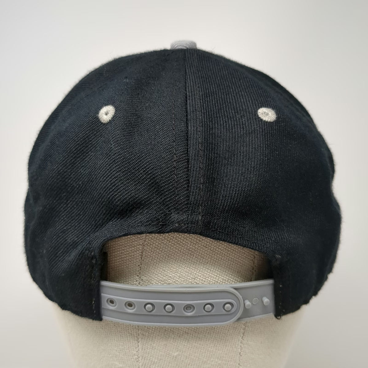 Huni Badger Snapback Hat Black OSFM Gray Brim Marijuana Leaf Logo Embroidered
