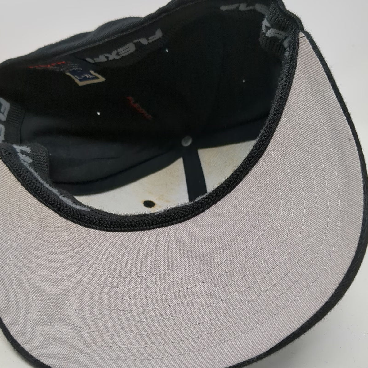 Flexfit Baseball Cap Black XL Hillsboro Bar & Grill Patch Mountain Fitted Hat