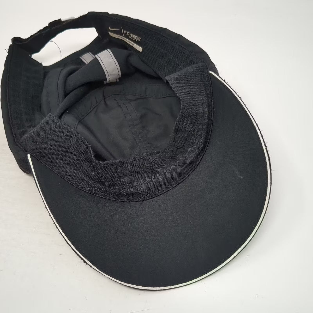Nike Baseball Cap Hat Black OS Dri-Fit Featherlight Adjustable Strapback Cap