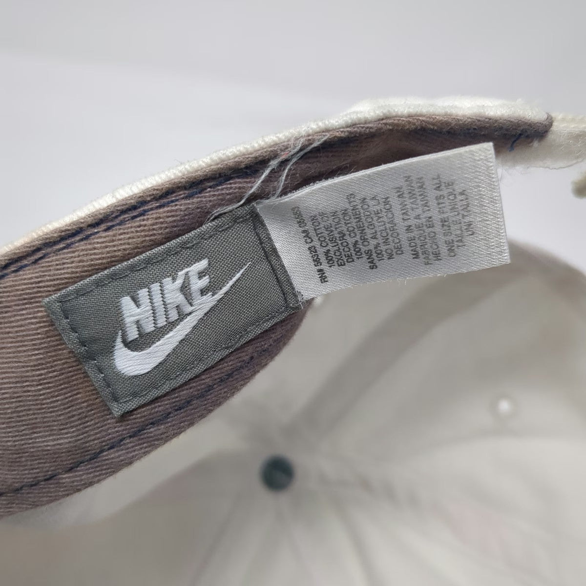 Nike Baseball Cap White Strapback Embroidered Logo Hat Cotton Curved Vintage