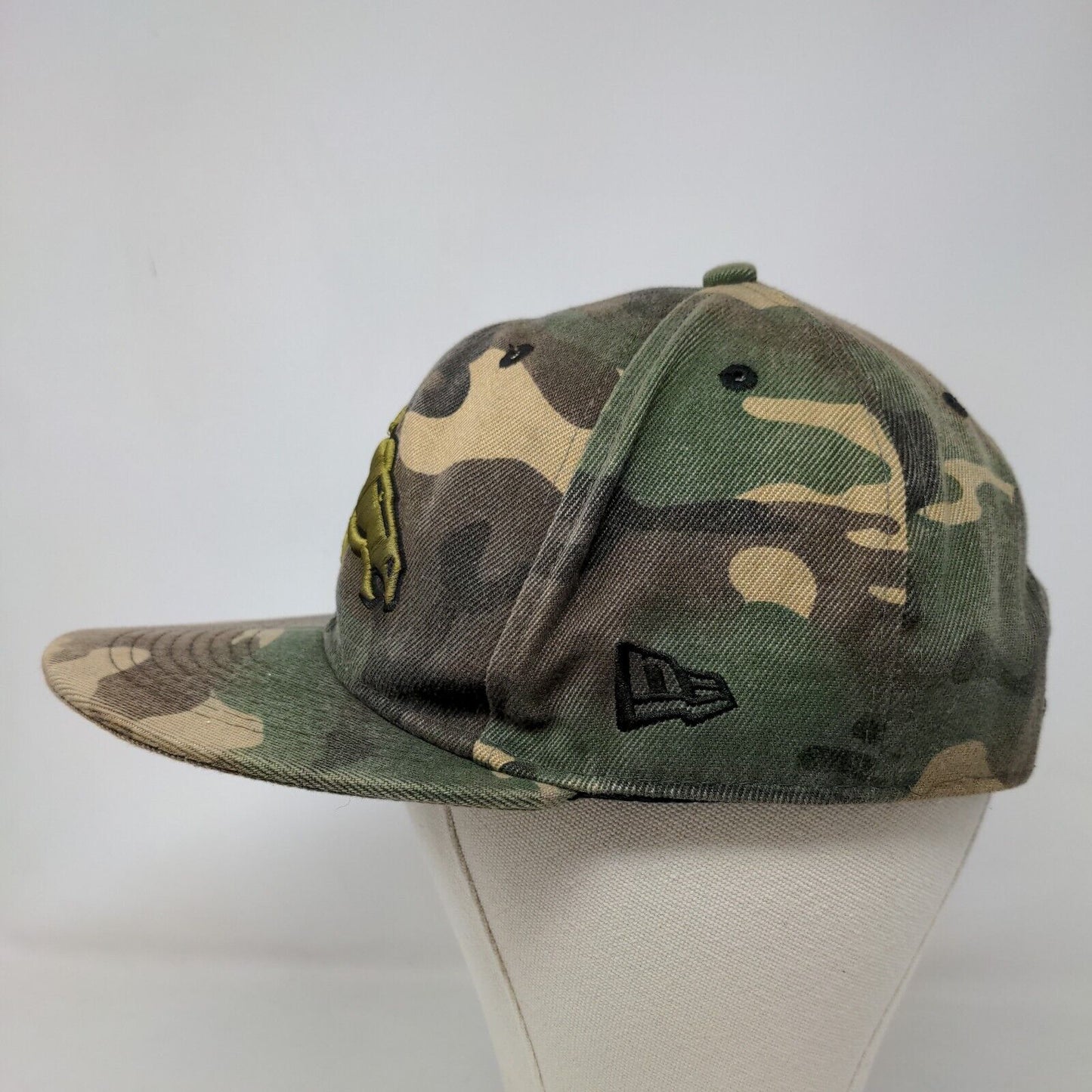 NFL Vintage Men's Snapback Camo Hat Denver Broncos Embroidered Big Logo