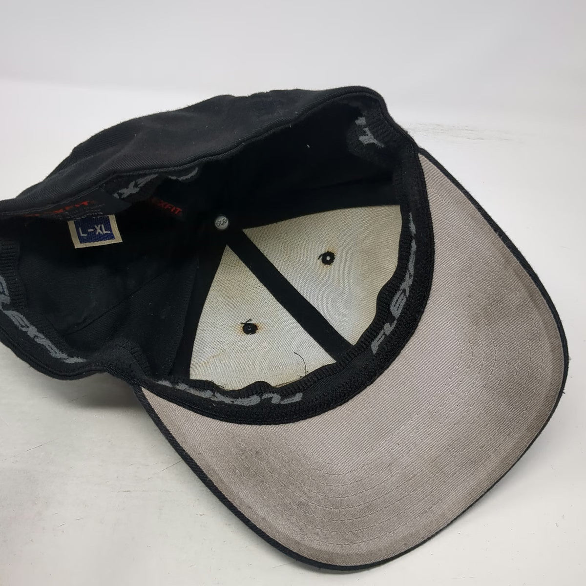Flexfit Baseball Cap Black XL Curved Brim Underbrim Offset Logo Patch Hat