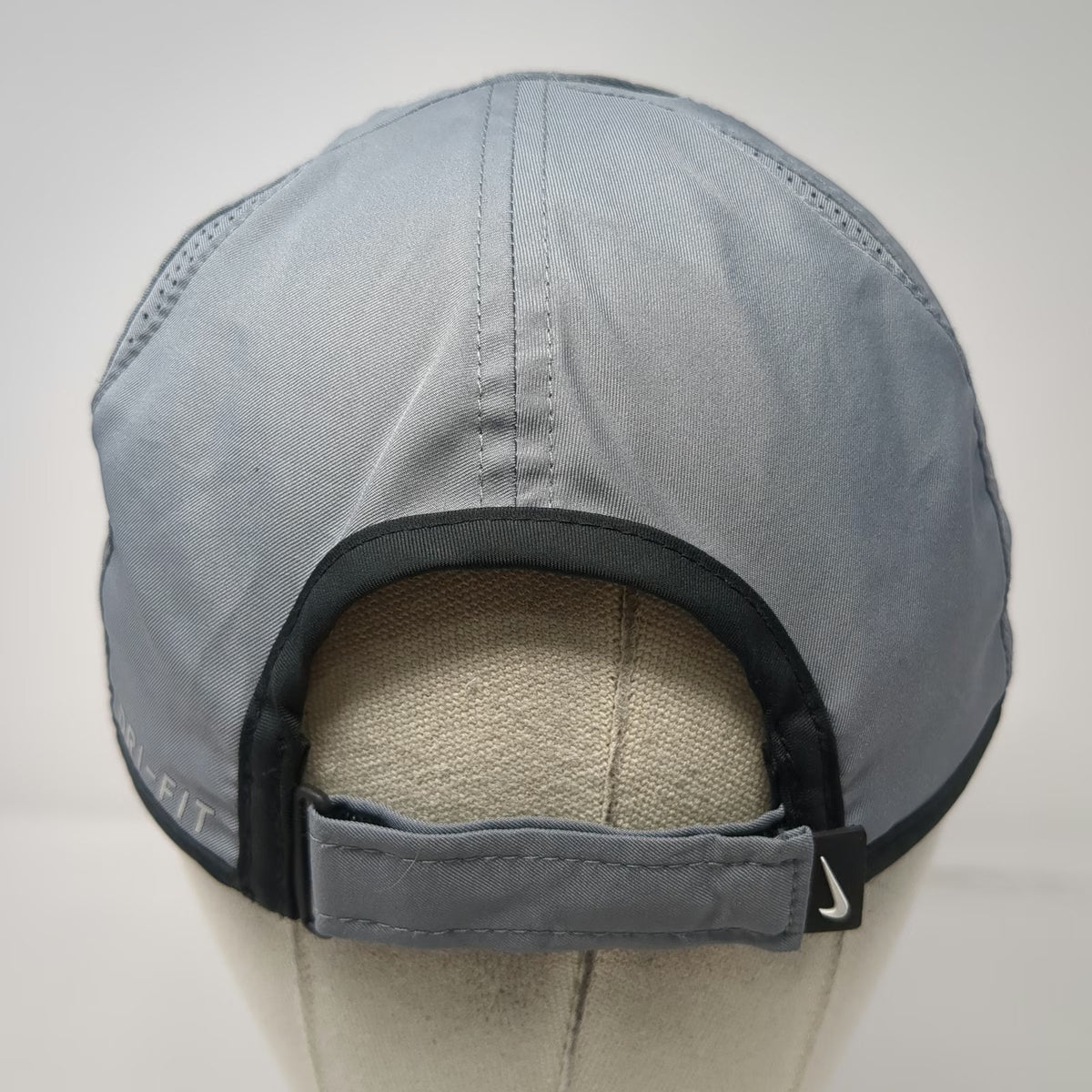 Nike Baseball Cap Gray One Size Dri-FIT Featherlight Strapback Hat Swoosh Golf