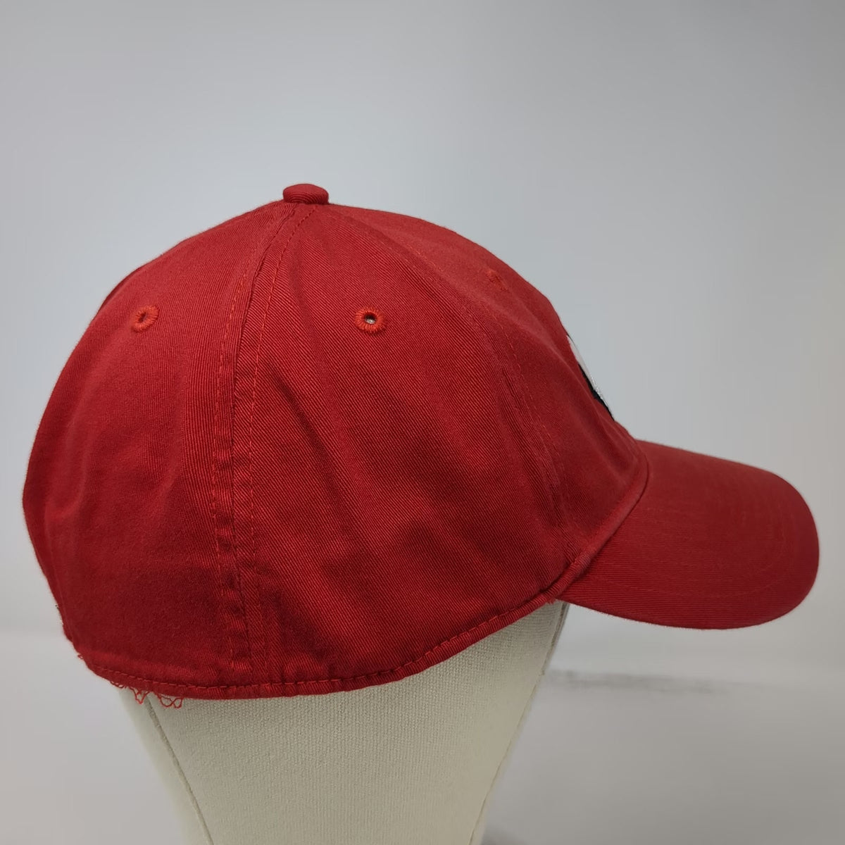 Adidas Wisconsin Badgers NCAA Red XL Baseball Cap Stretch Fit Curved Hat Logo