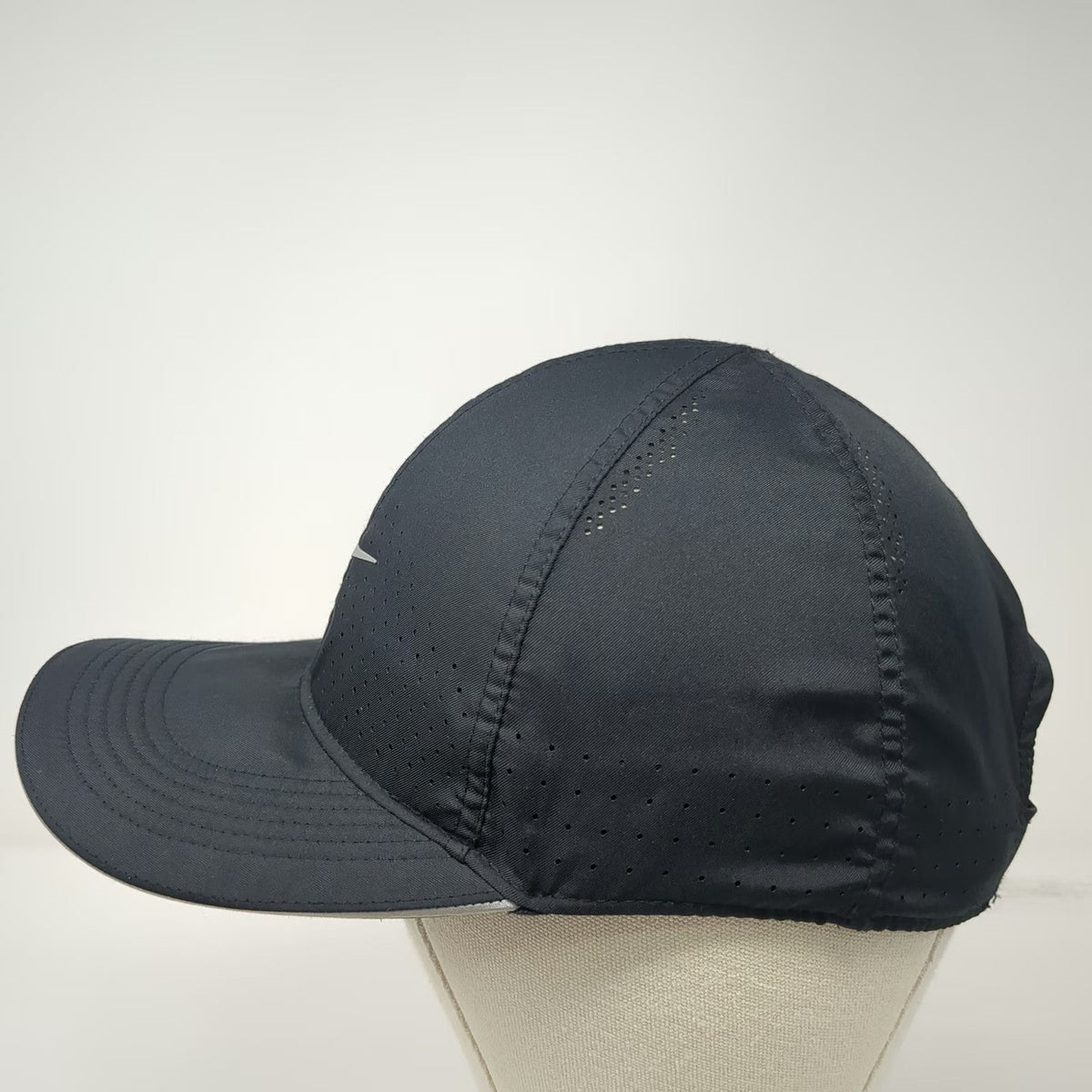 Nike Baseball Cap Black One Size Dri-FIT Featherlight Reflective Swoosh hat
