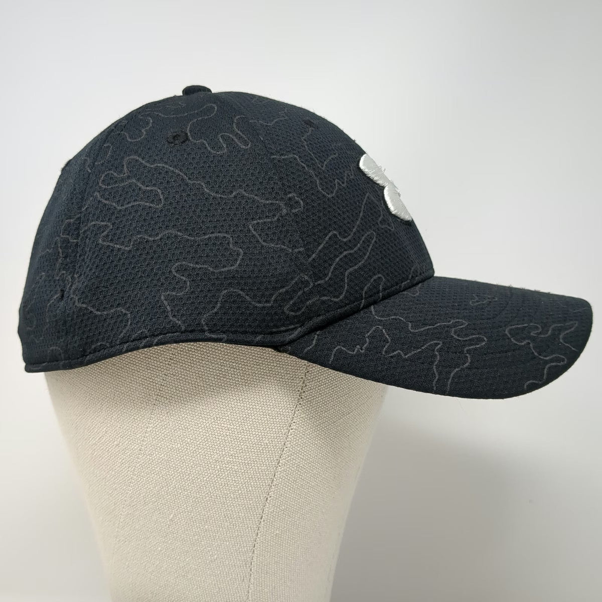 Under Armour Baseball Cap Black L Hat Fitted Gray Camo Topo Pattern Blitzing