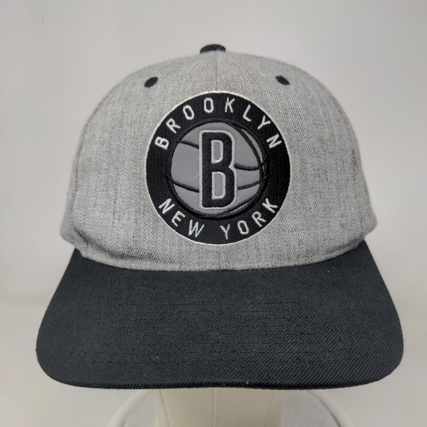 Mitchell & Ness Men's Snapback Hat Gray Brooklyn Nets Embroidered Logo