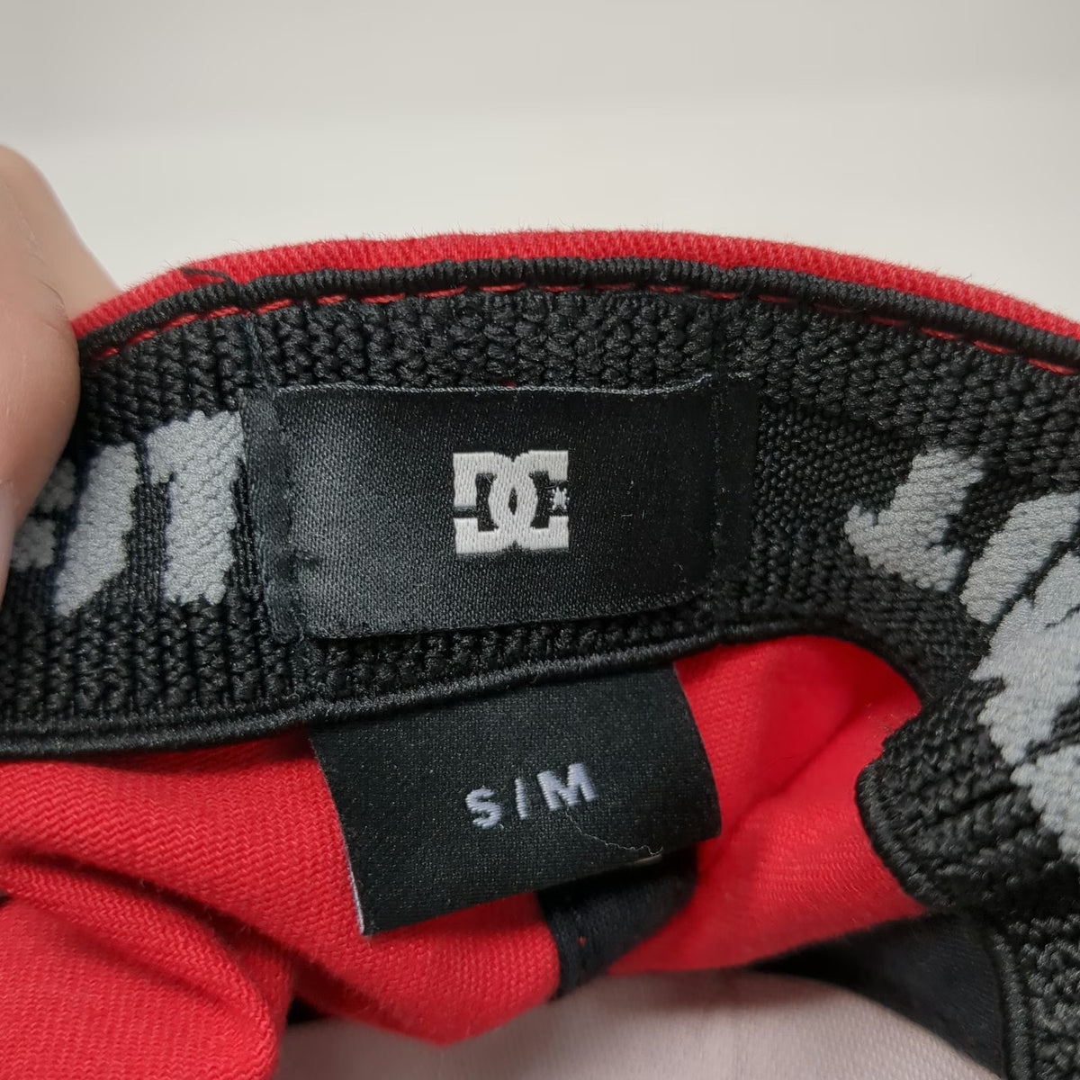 DC Shoes Baseball Cap Red M Flexfit Embroidered Logo Herringbone Brim Skate Hat