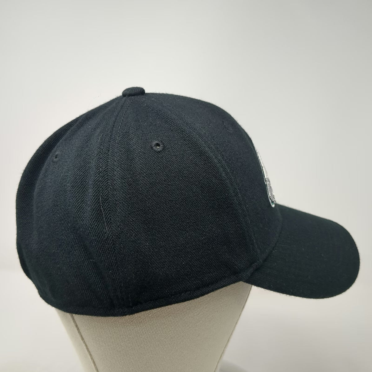 Philadelphia Eagles NFL Reebok Cap Black M Embroidered Logo Stretch Fit Hat