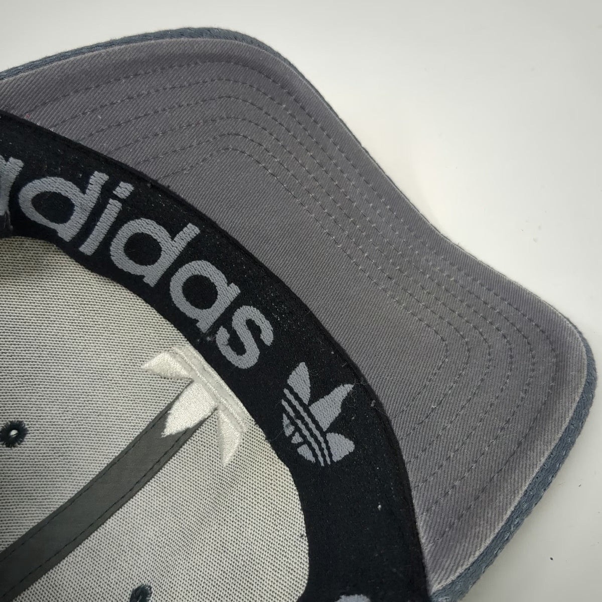 Adidas Baseball Cap Gray XL A-FLEX Stretch Fit Breathable Mesh Trefoil Logo hat