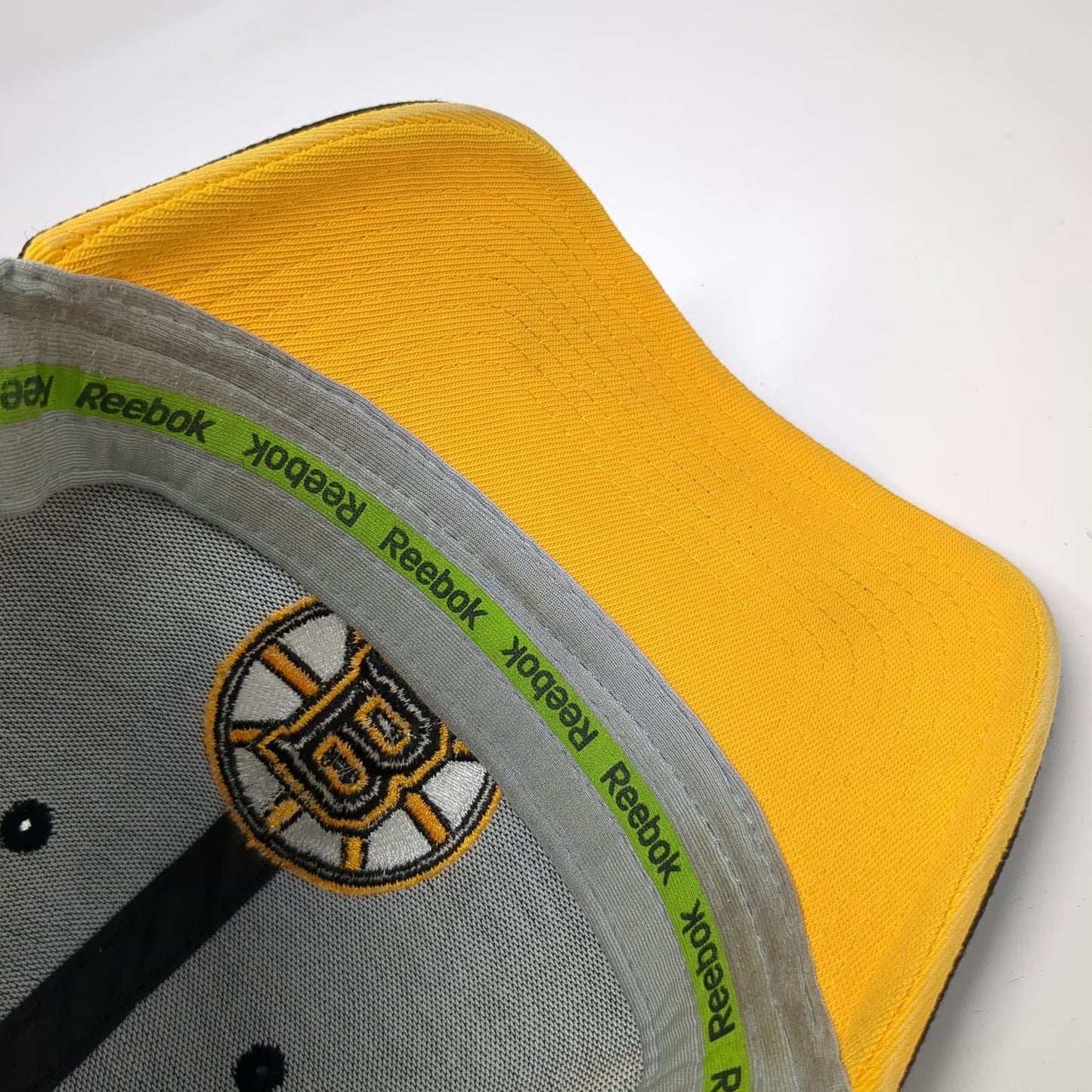 Boston Bruins NHL Reebok Cap Black M Center Ice Stretch Fit Embroidered Logo