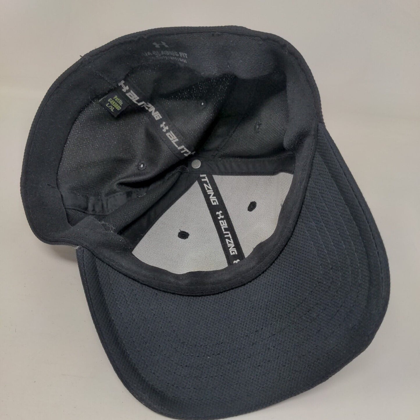 Under Armour Fitted Hat Black L/XL Classic Fit Blitzing Embroidered