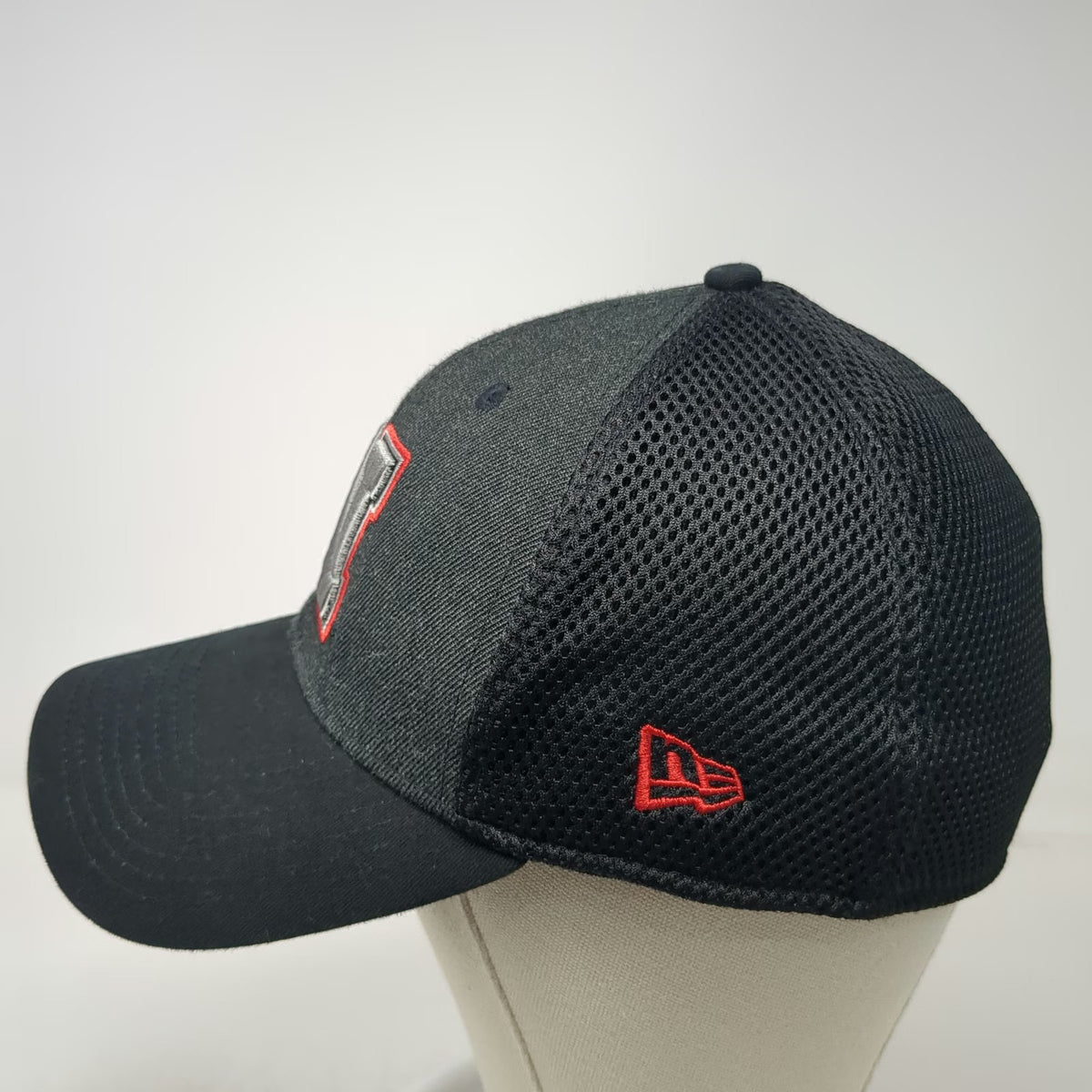 Nebraska Cornhuskers NCAA New Era Hat Black XL Mesh Back 39THIRTY Stretch Fit
