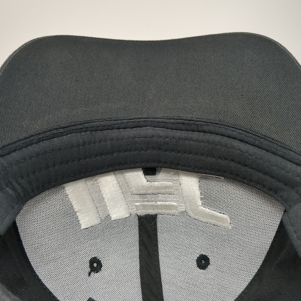 Reebok Baseball Cap Black XL UFC Logo Embroidered Stretch Fit Curved Brim Hat
