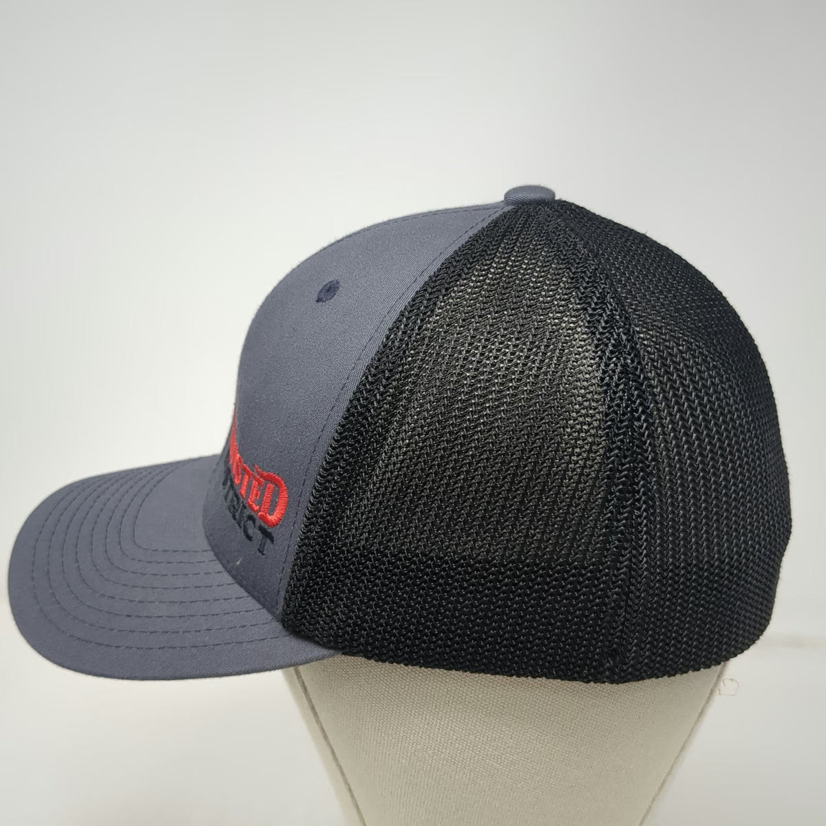 Port Authority Baseball Cap Gray XL Flexfit Mesh Twisted District Logo Hat