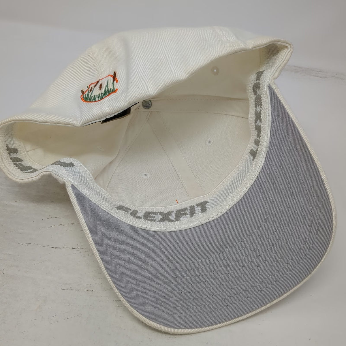 Flexfit Baseball Cap White XL Fitted Coldwater Paint Logo Cattails Hat Graphic