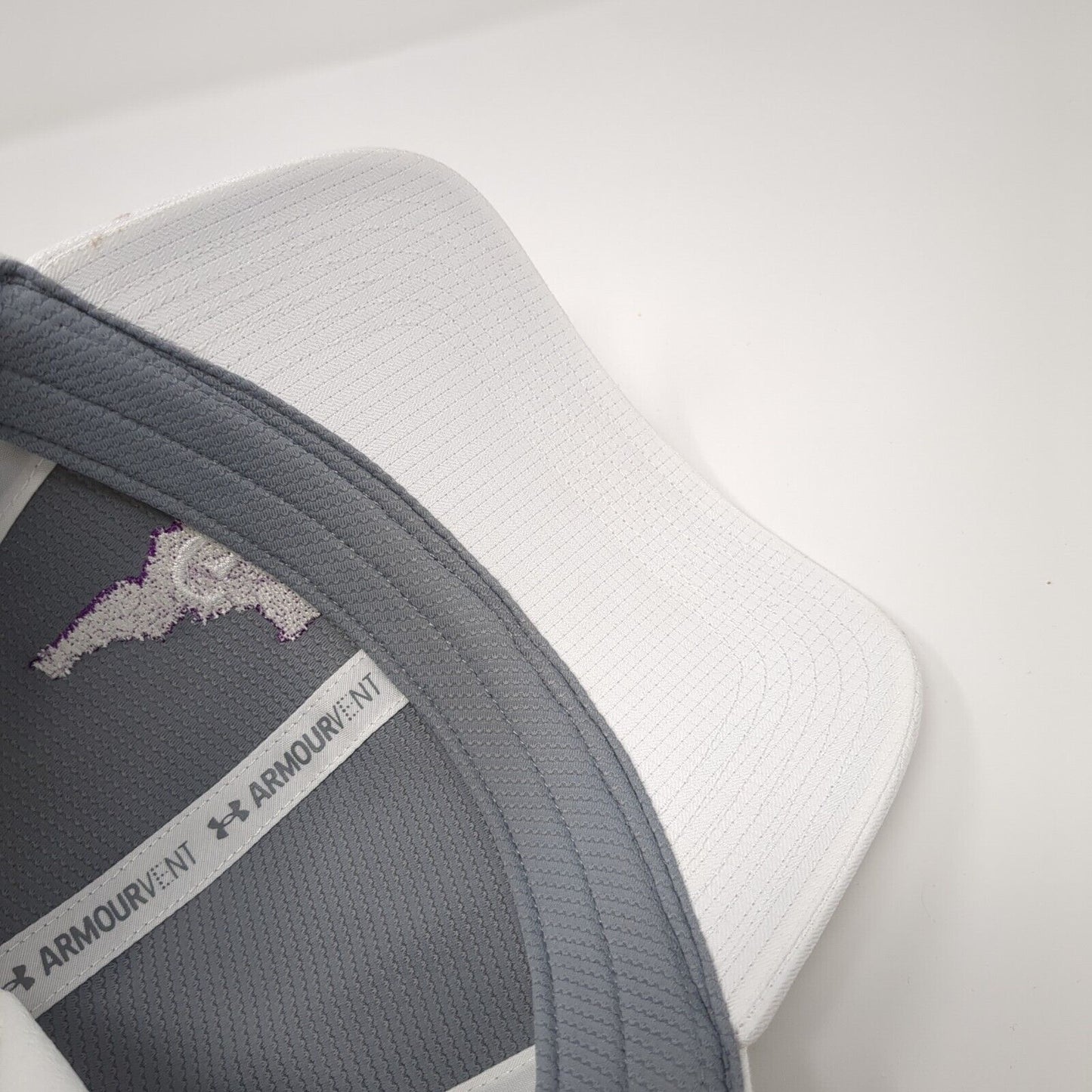 Under Armour Fitted Hat White L/XL Classic Fit ISO-Chill Armour Vent W/Tags
