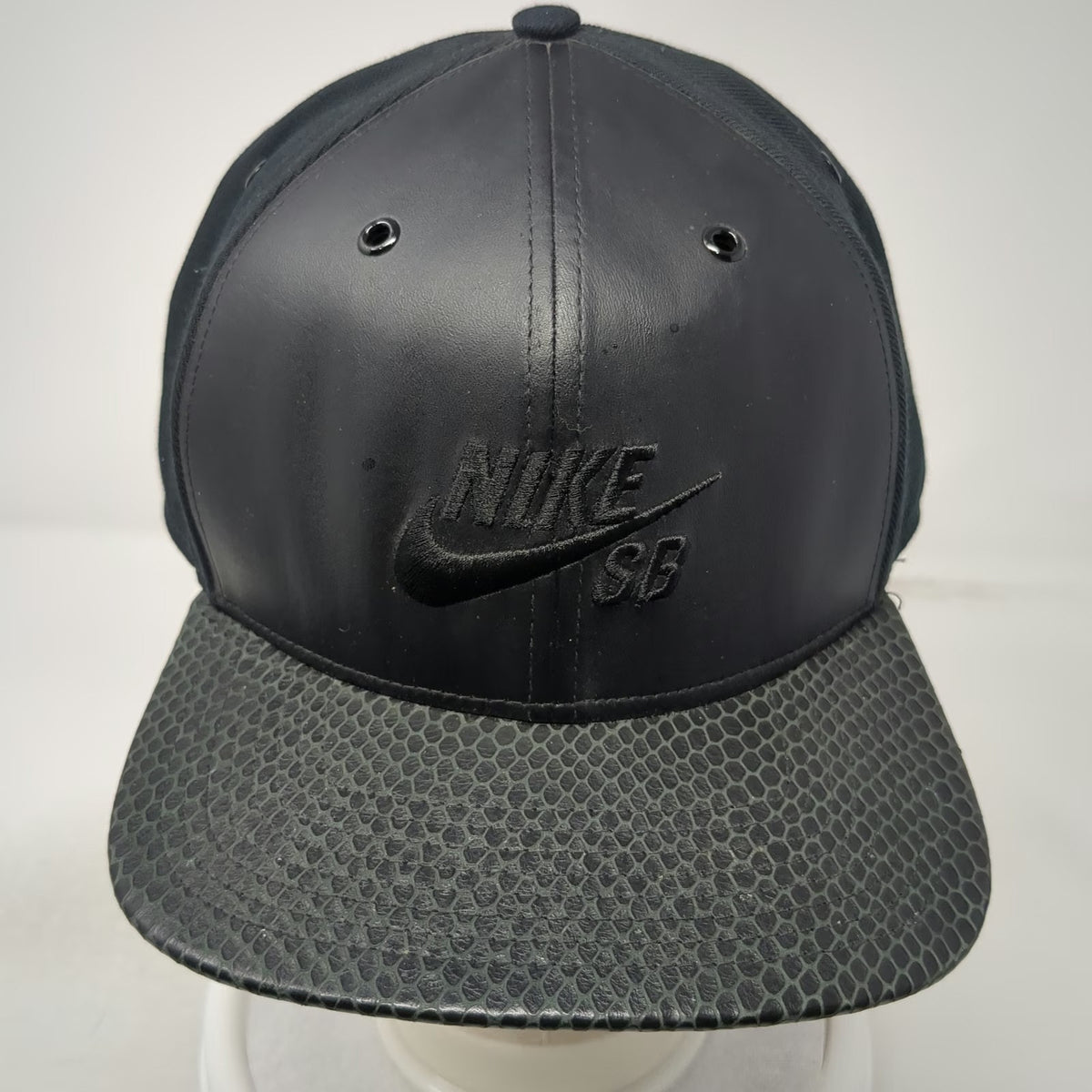 Nike SB Baseball Cap Black One Size Snakeskin Brim Red Underbrim Strapback Hat