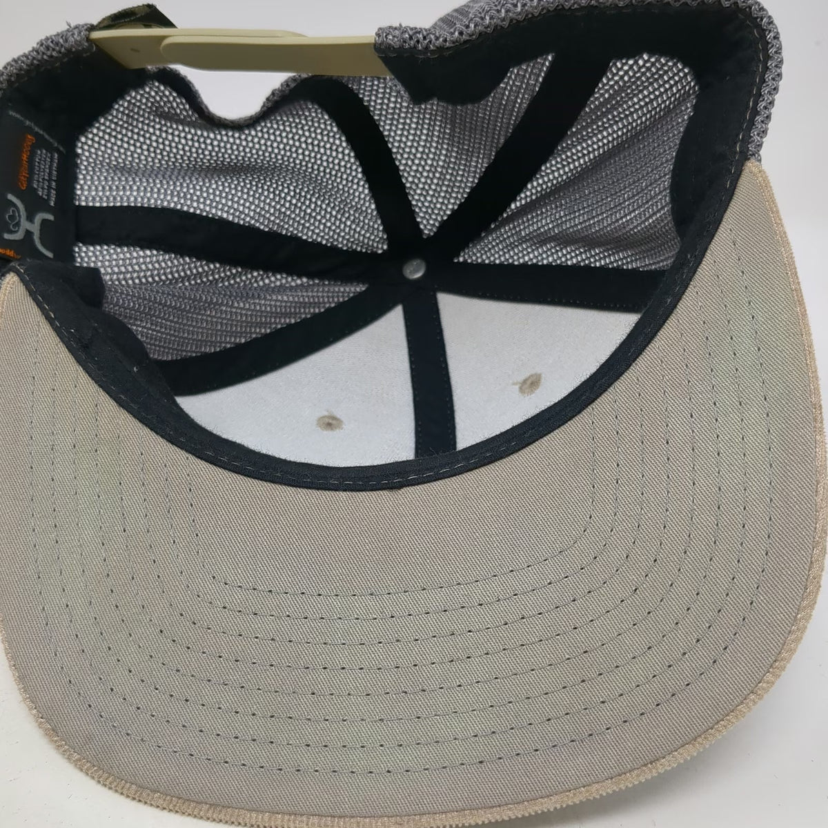 Hooey Snapback Beige One Size Trucker Mesh Back Leather Patch Flat Brim Hat