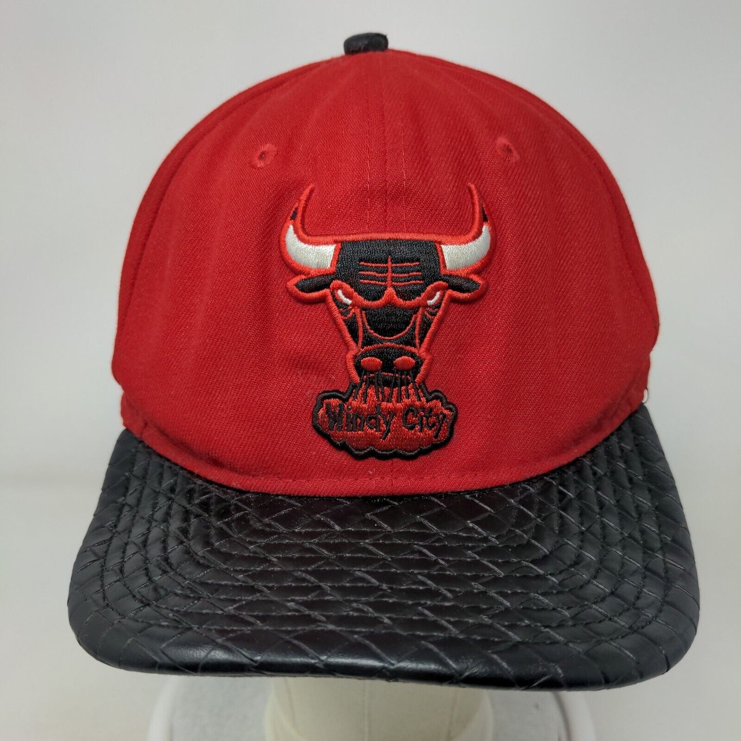 Chicago Bulls Slideback Hat Embroidered Red Size M/L New Era 9Fifty Hardwood NBA