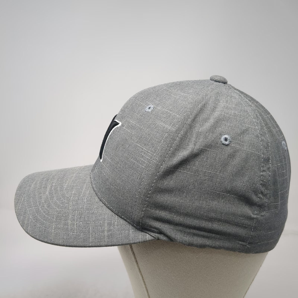 Hurley Baseball Cap Gray M Flexfit Embroidered Logo Curved Brim Stretch Hat