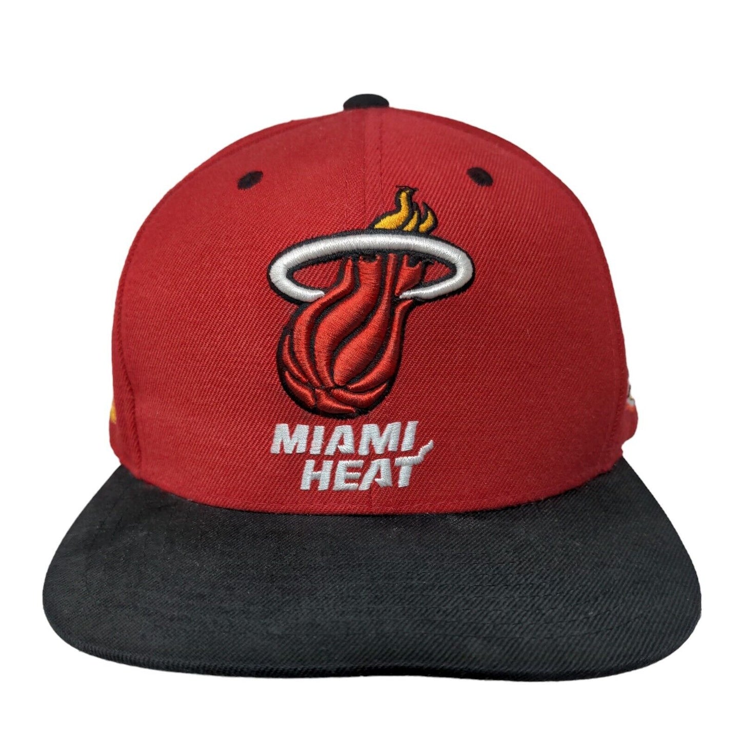 Mitchell & Ness NBA Men's Snapback Hat Red Embroidered Miami Heat 2006 Finals