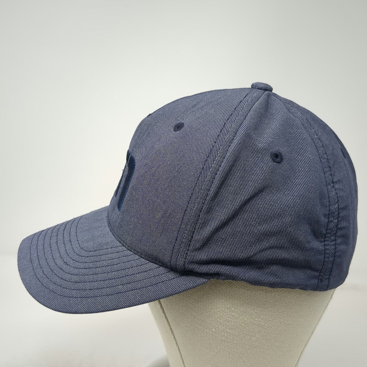 TravisMathew 5 Panel Hat Blue XL Fitted Flexfit Embroidered Logo Curved Brim