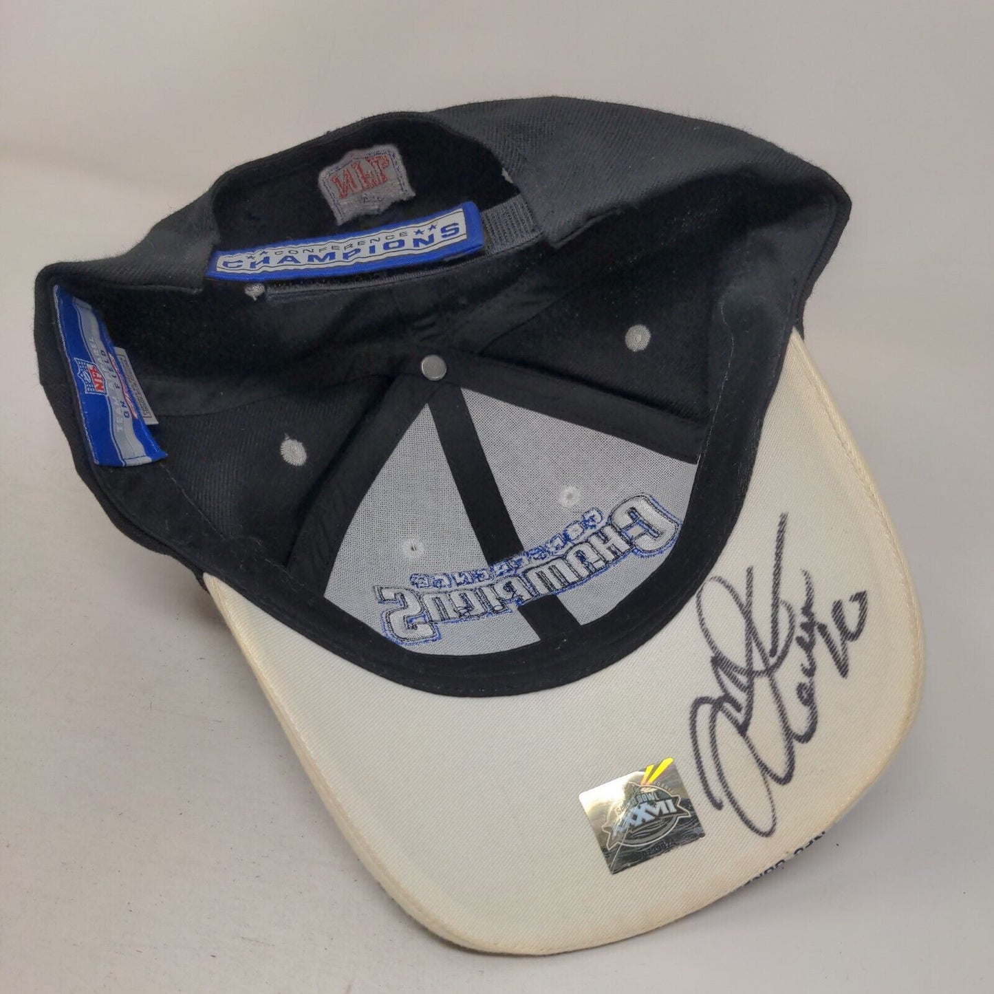 Tampa Bay Buccaneers Super Bowl XXXVII Strapback Hat Black Autographed NFL