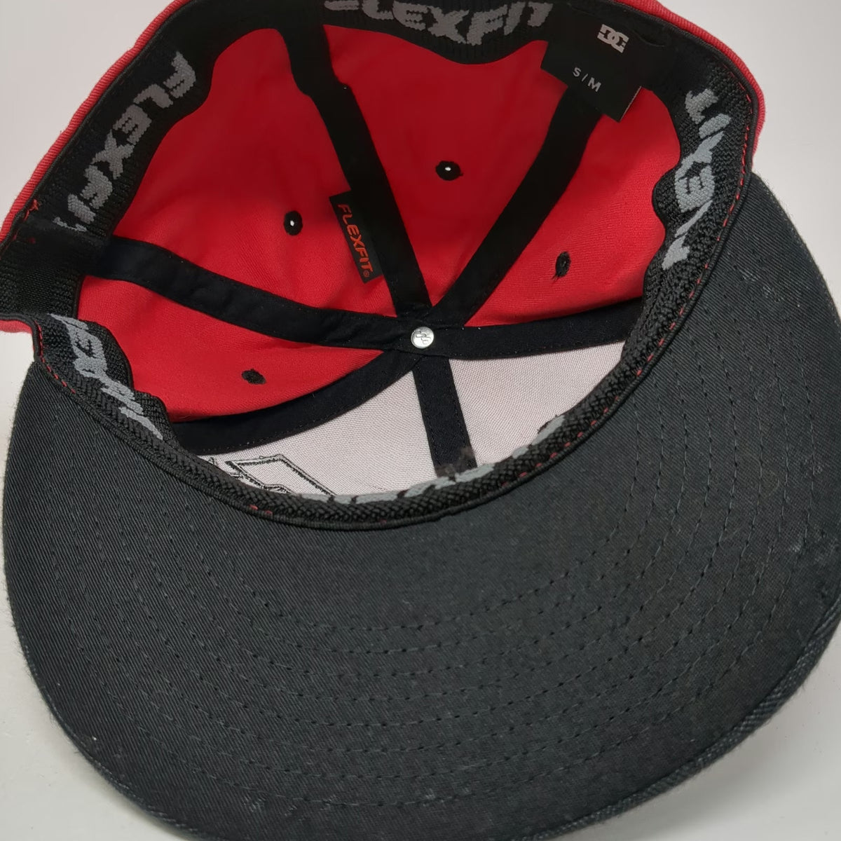 DC Shoes Baseball Cap Red M Flexfit Embroidered Logo Herringbone Brim Skate Hat