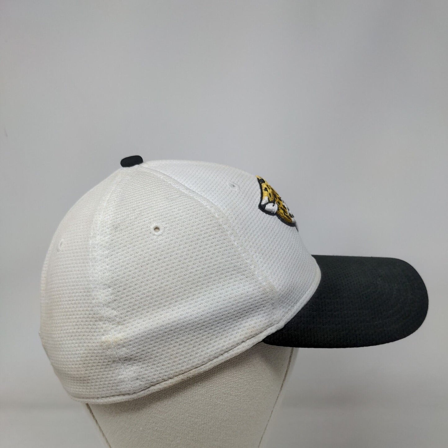 Jacksonville Jaguars NFL Fitted Hat White Black Size S-M New Era 39Thirty