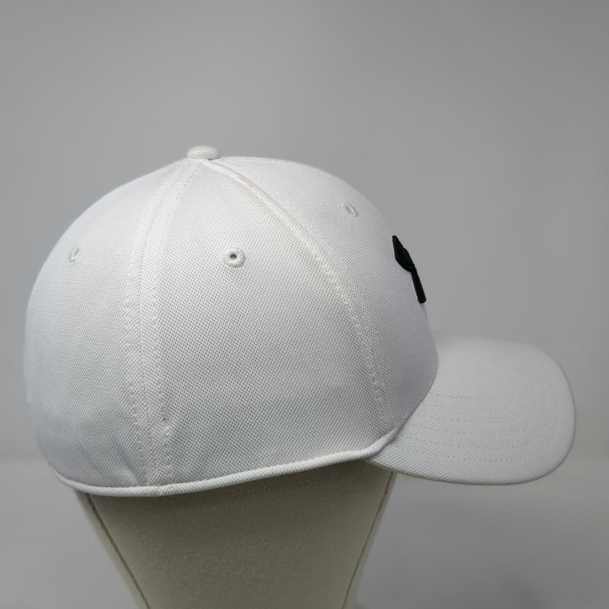 Under Armour Baseball Cap White L Fitted Embroidered Athletic Performance Hat