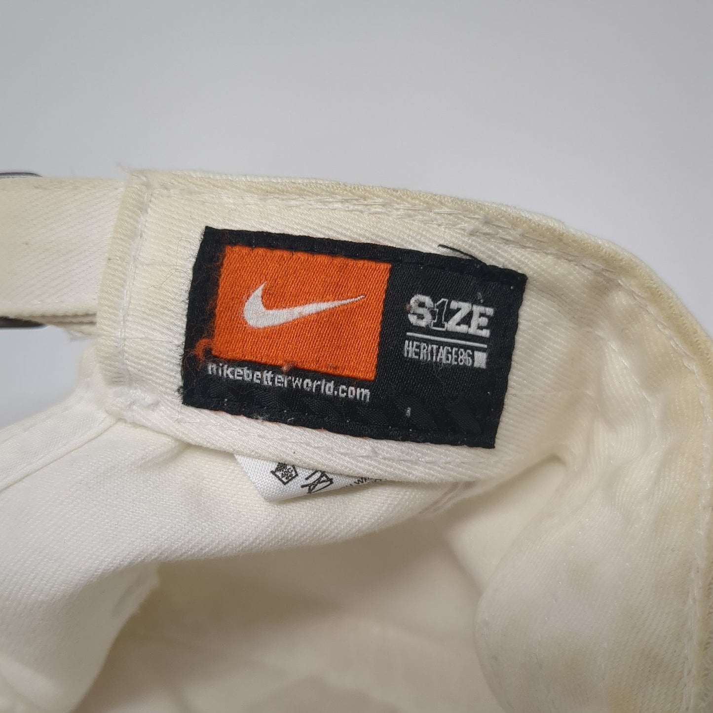 Nike Slideback Baseball Cap White OS Adjustable Embroidered Swoosh Heritage86