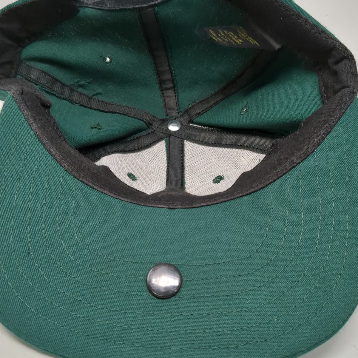 Produits Horizon Inc Snapback Green One Size Padded Front Strap Button Hat
