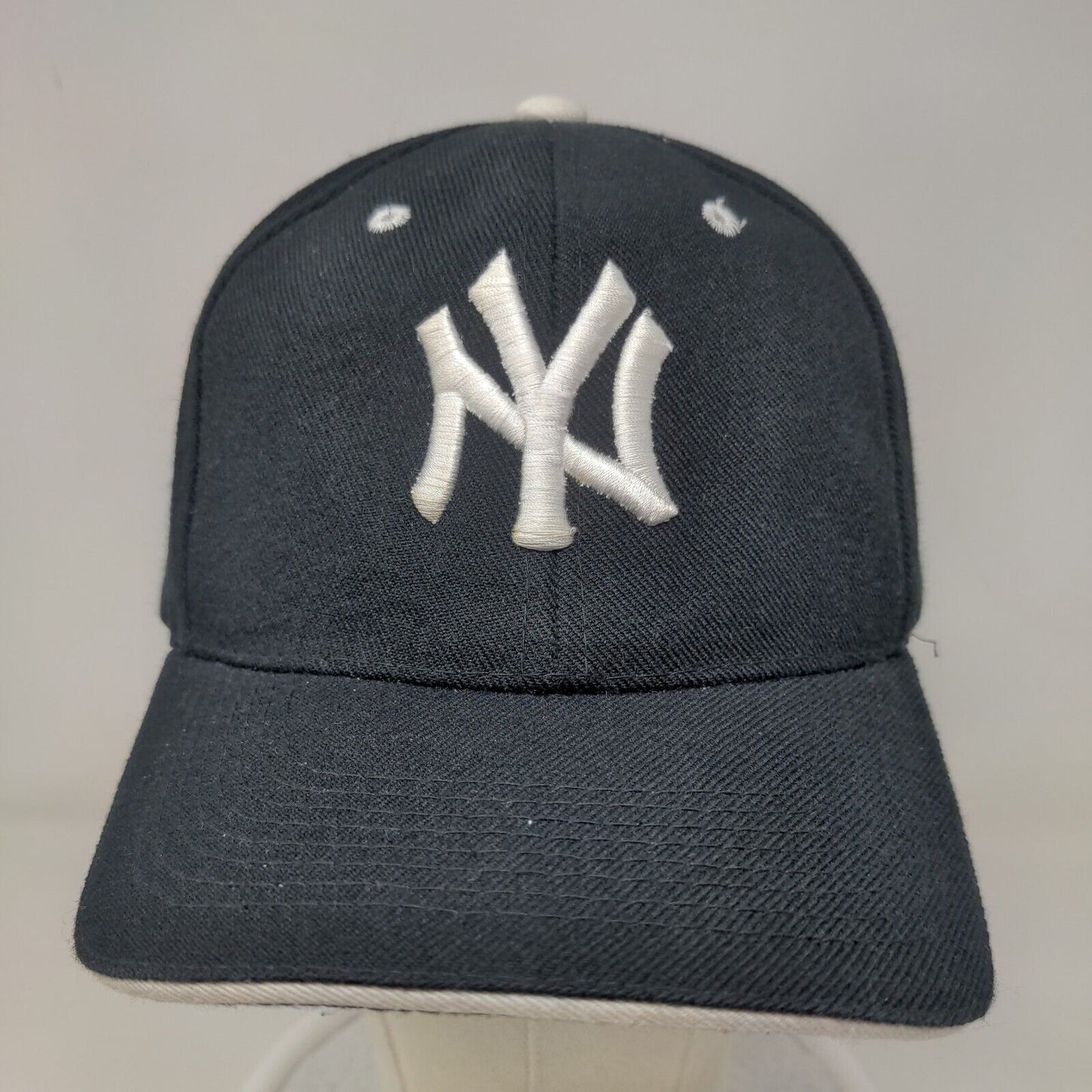 Unbranded Men's Strapback Hat Black OSFA Embroidered New York Yankees Logo MLB
