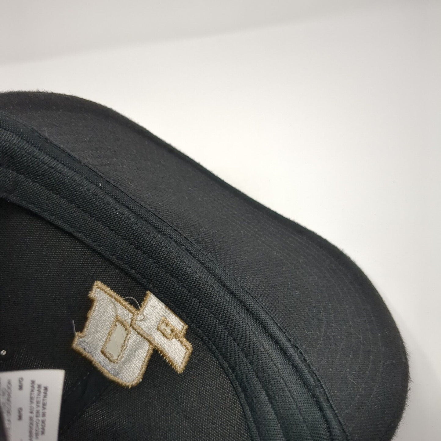 DE Fitted Hat Black M/L Lightweight Embroidered Swoosh Logo 643 Dri-Fit Nike