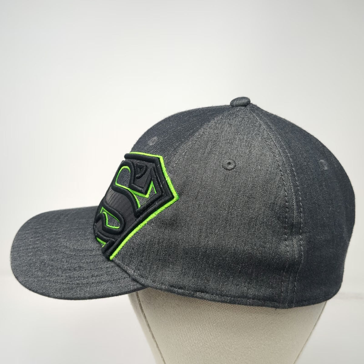Bioworld Superman Hat Gray Baseball Cap OSFM Fitted Neon Green 3D Shield Logo