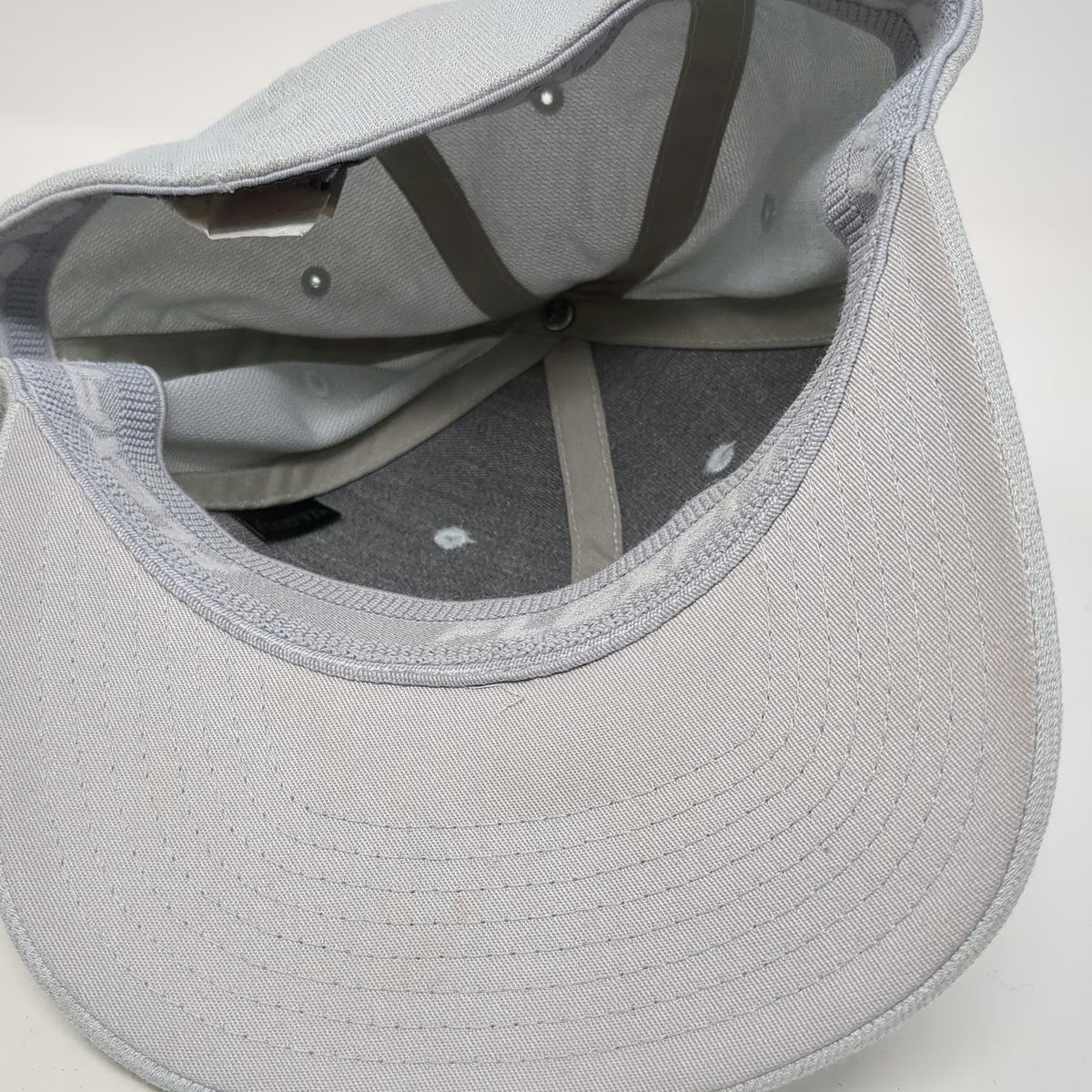 TravisMathew Baseball Cap Gray M Palm Tree Patch Flexfit Curved Brim Golf Hat