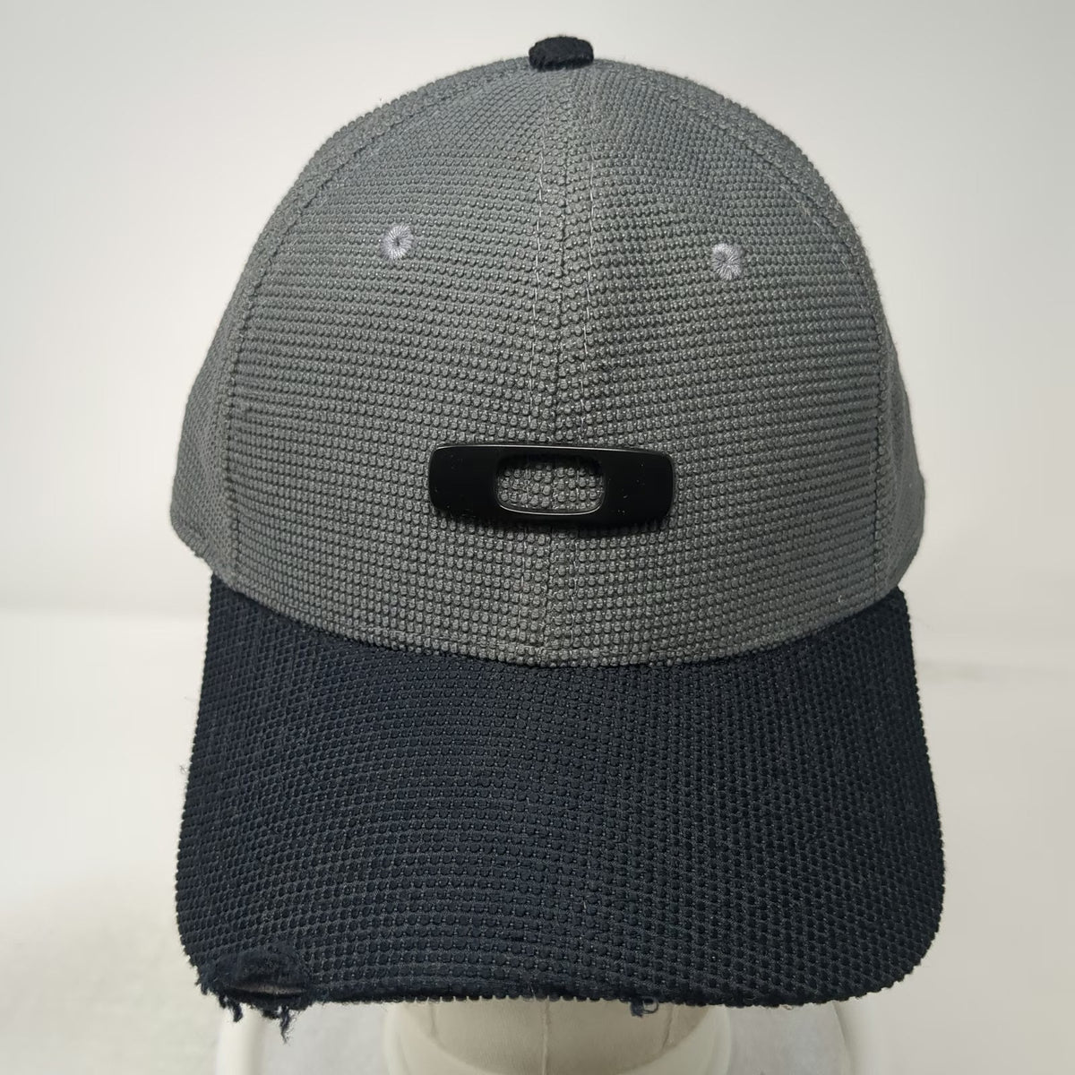 Oakley Baseball Cap Hat Gray Black XL Textured Honeycomb A-Flex Fitted Stretch