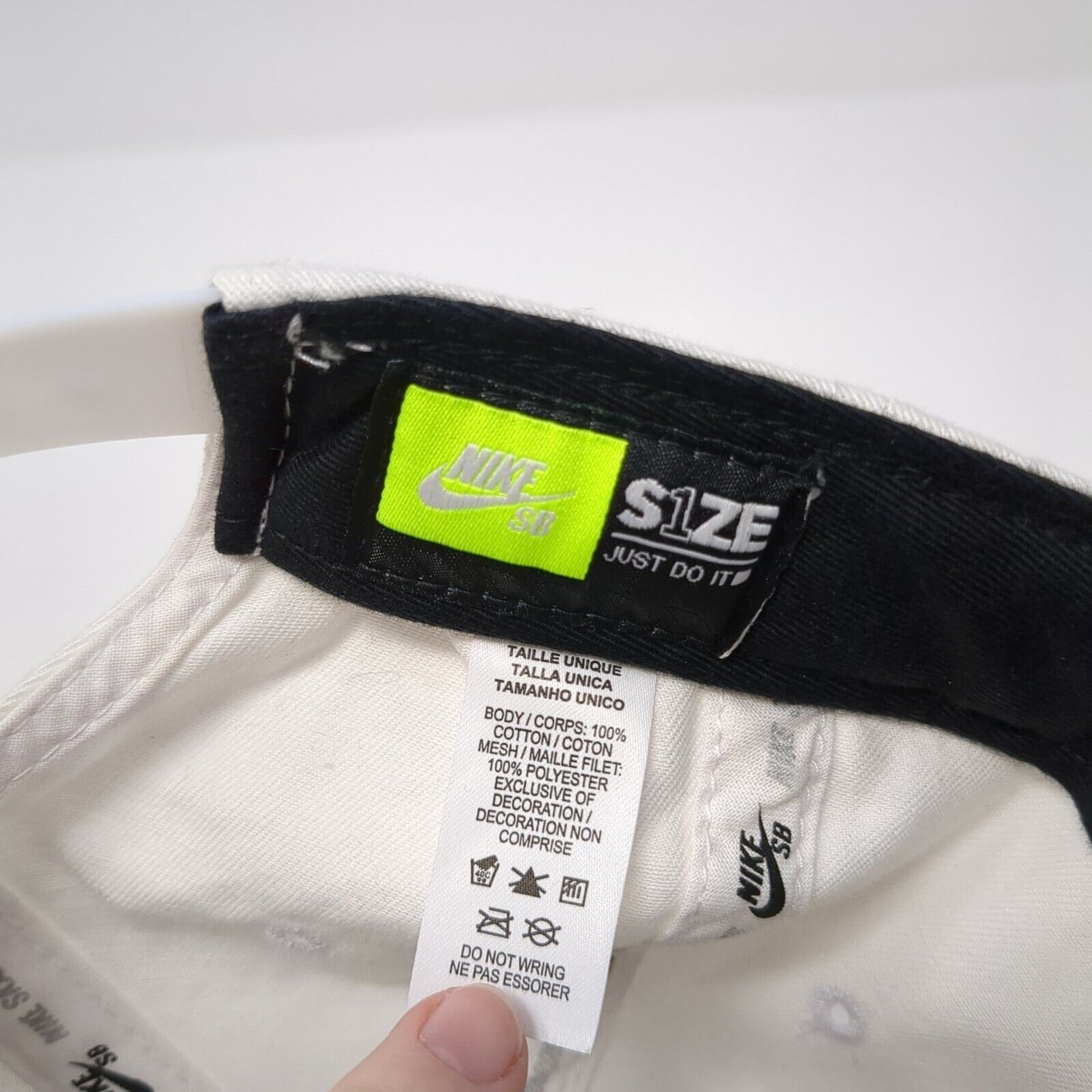 Nike SB Skateboard Snapback Hat White OSFA Embroidered Logo S1ze