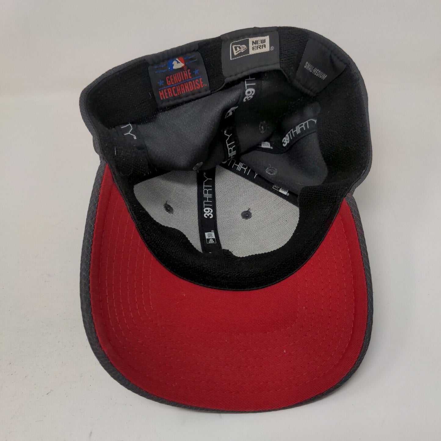 New Era Men's 39Thirty Fitted Hat Gray Size S-M Embroidered Logo Cincinnati Reds