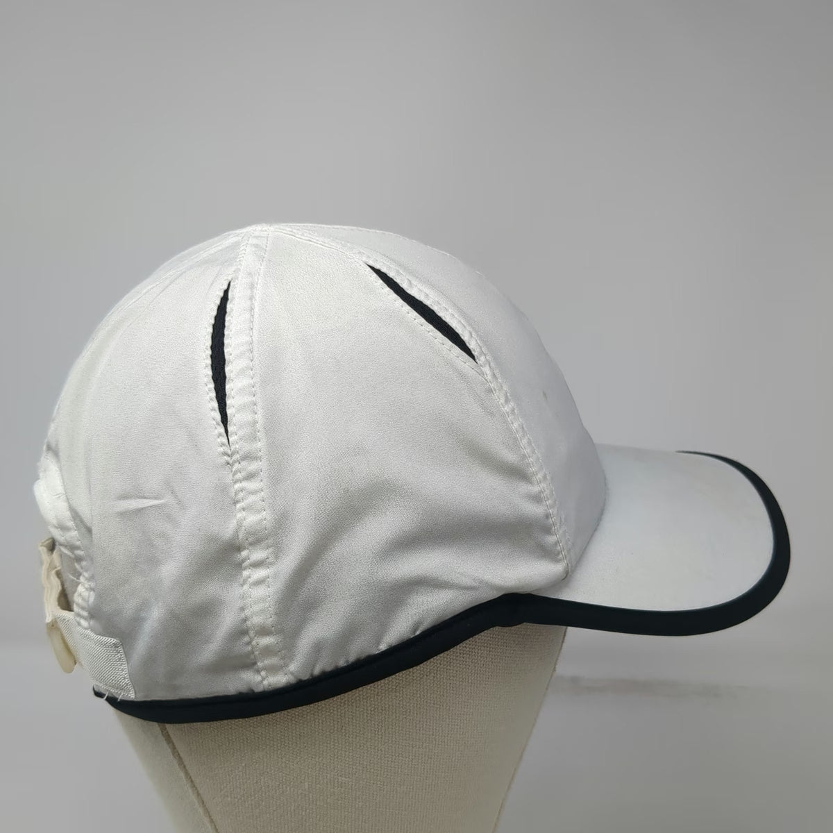 Nike Baseball Cap White One Size Dri-Fit Featherlight Strapback Swoosh Sport Hat