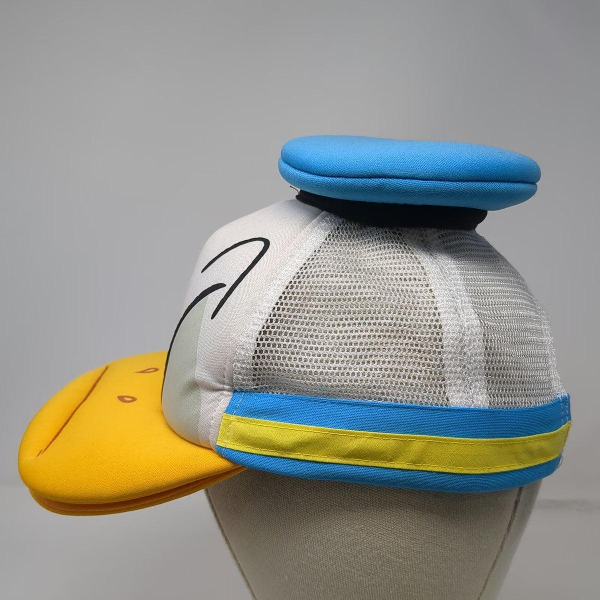 Disney Trucker Hat White Yellow Blue One Size Donald Duck 3D Character Mesh