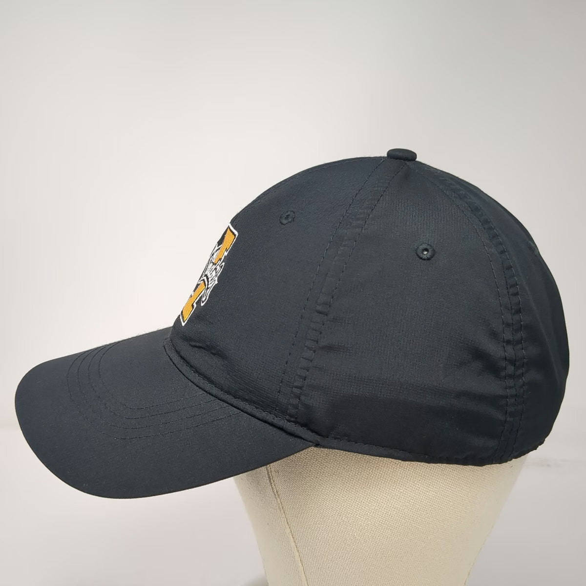 Nike Idaho Vandals NCAA Hat Black Yellow White OSFM Cap Dri-Fit Strapback Logo