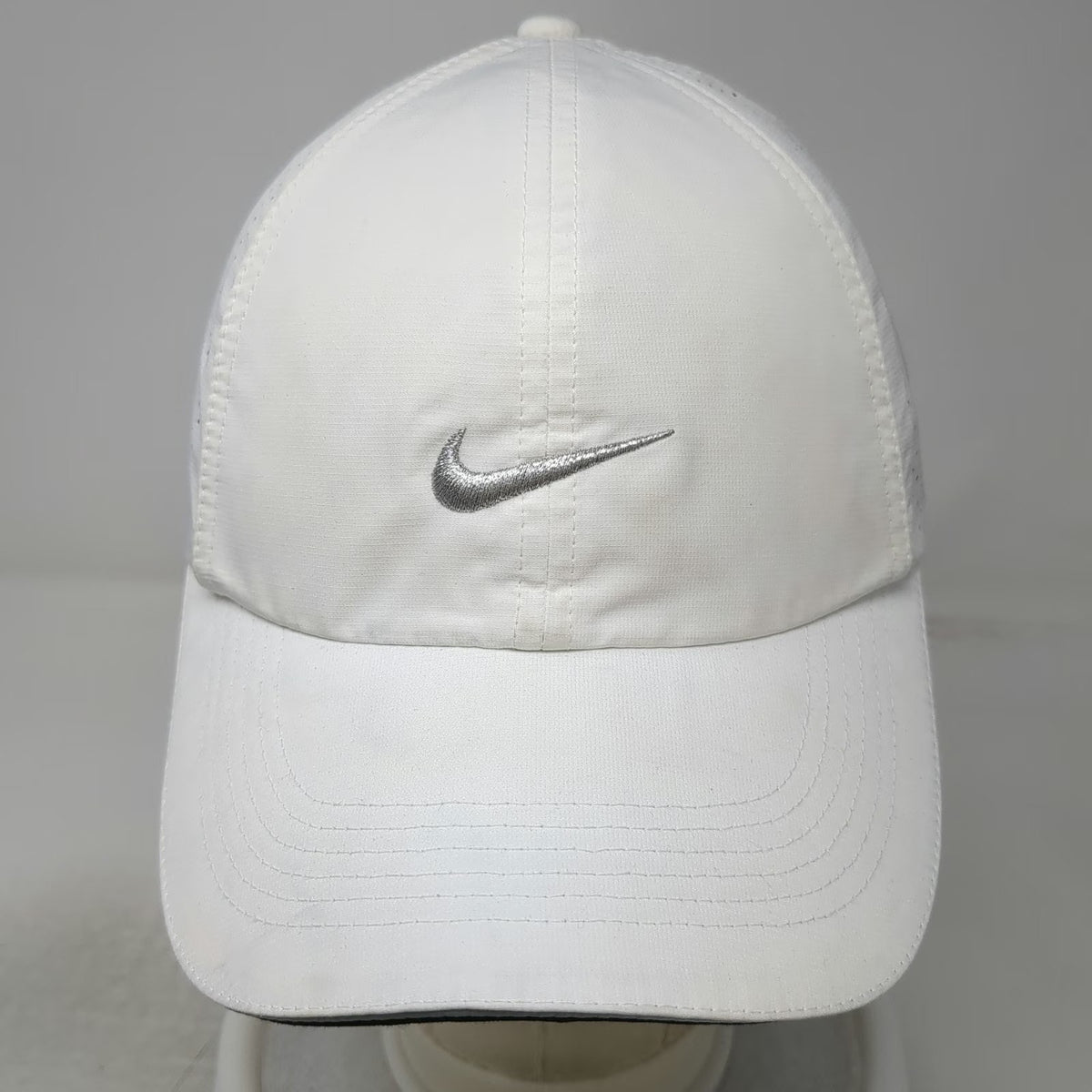 Nike Baseball Cap White One Size Golf Perforated Silver Swoosh Strapback Hat