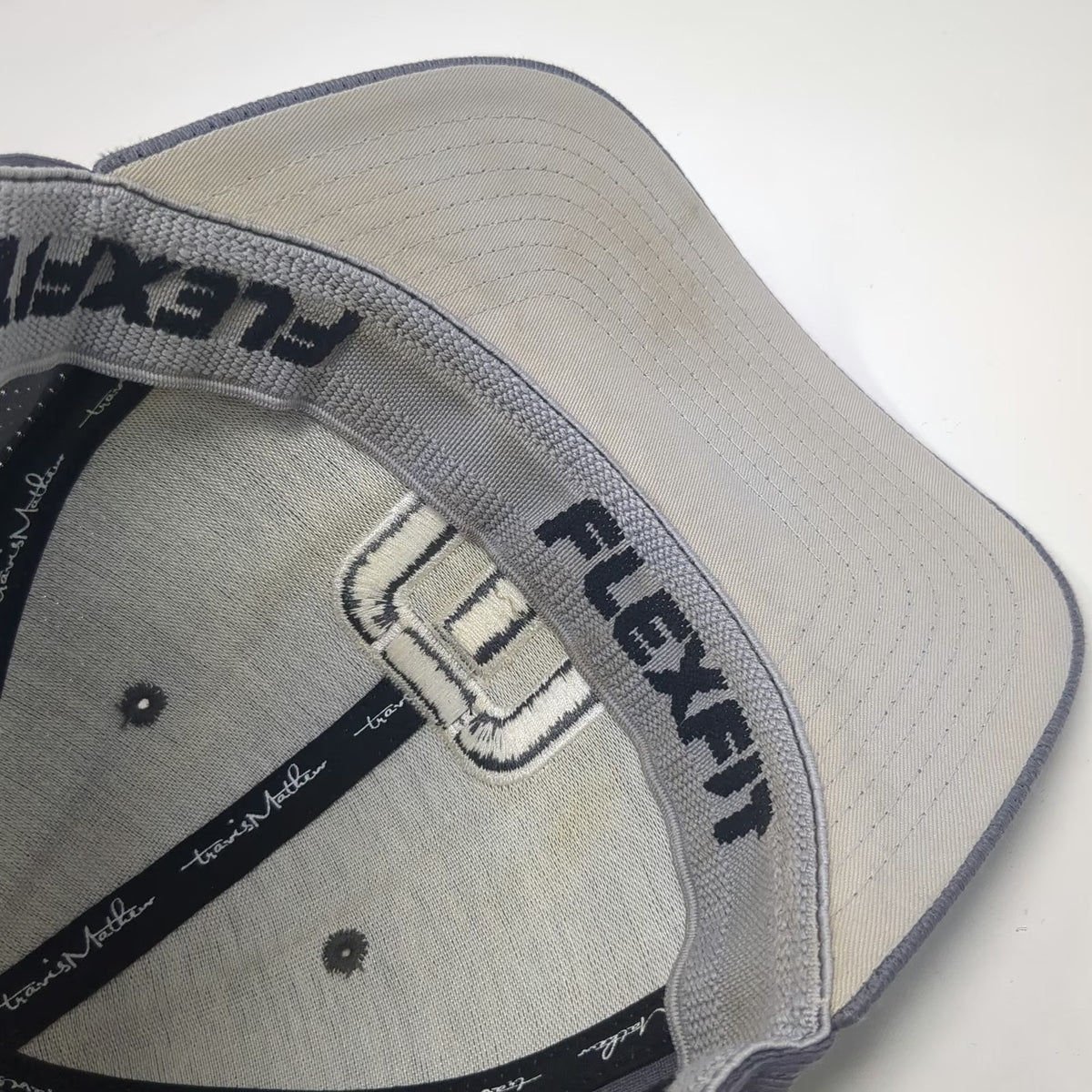 TravisMathew Baseball Cap Gray M Fitted Hat Flexfit Polyester Curved Brim Golf