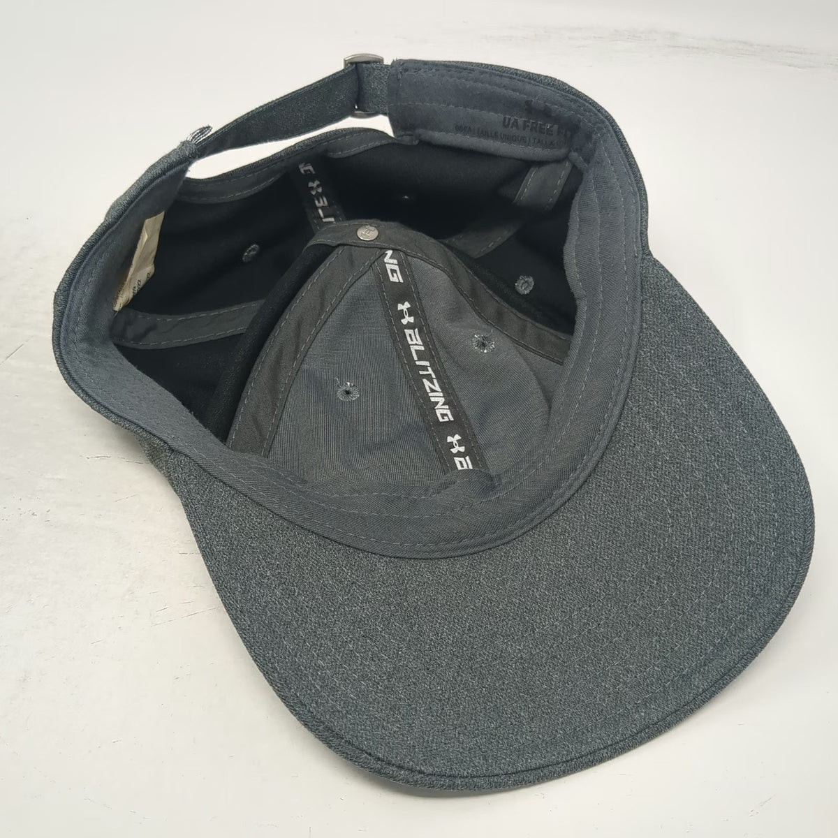 Under Armour Baseball Cap Gray OSFM American Flag Logo Blitzing Hat Strapback