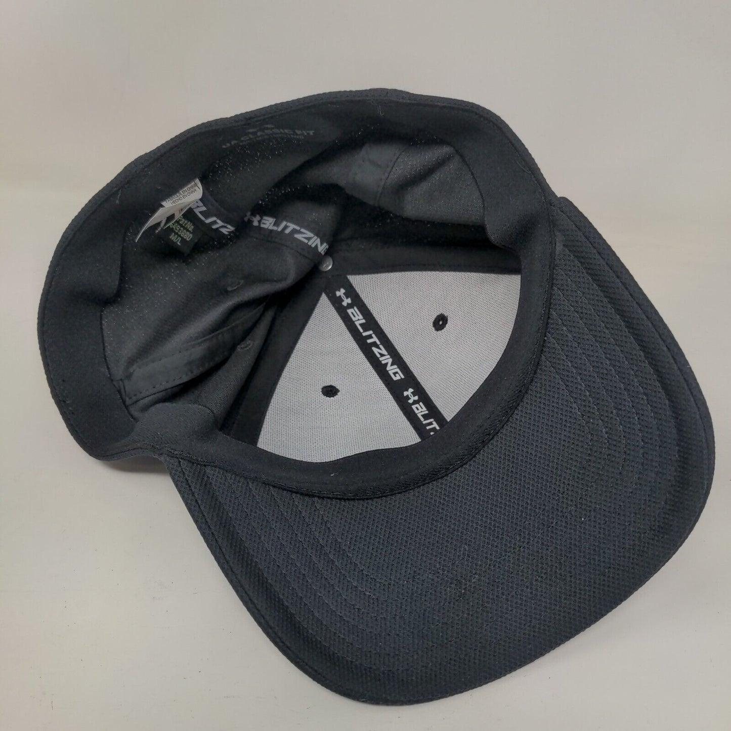 Under Armour Blitzing Fitted Hat Black M/L UA Classic Fit Embroidered
