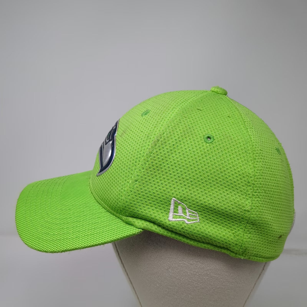 Seattle Seahawks NFL New Era Hat Green M Metallic Logo Curved Brim Stretch Fit